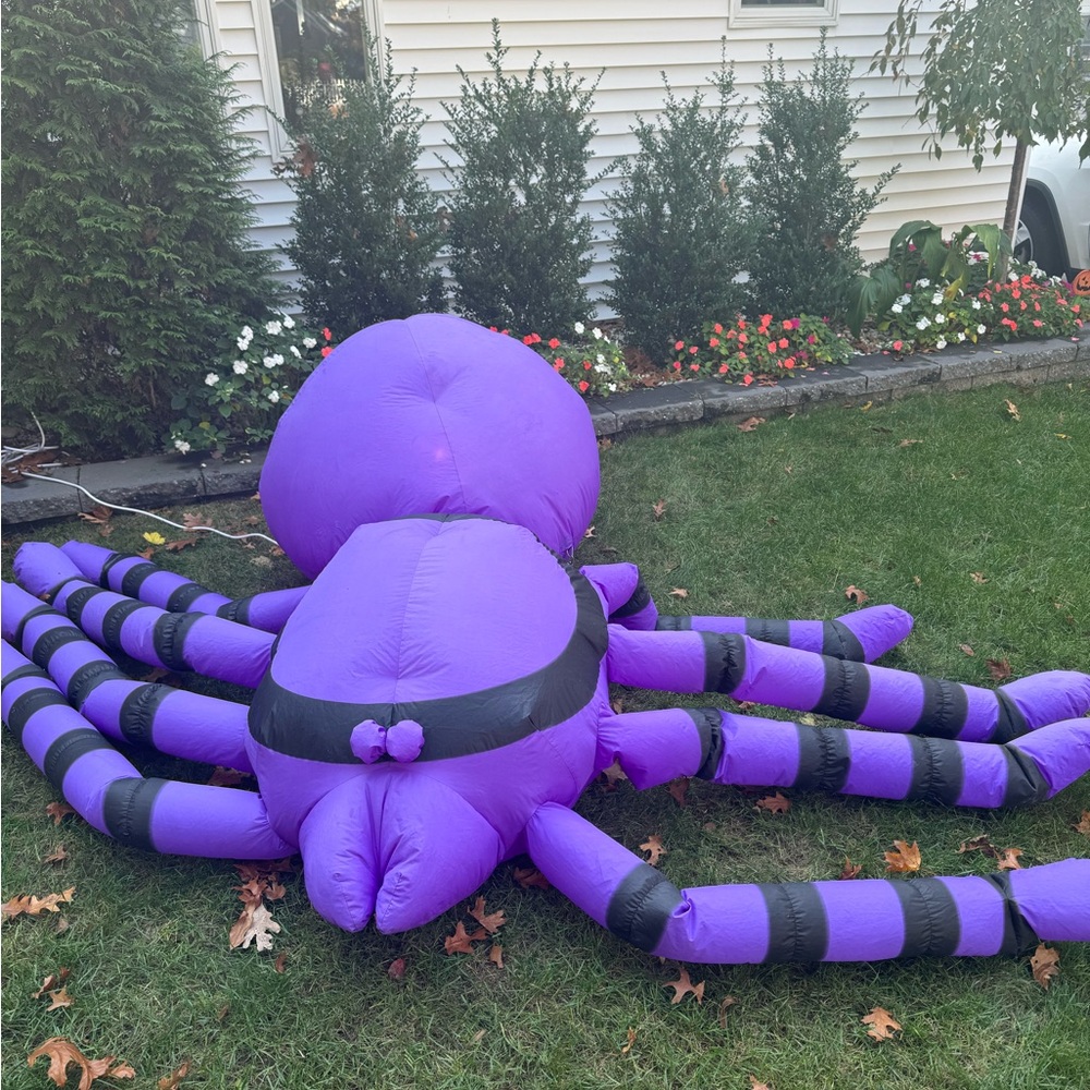 GEMMY AIRBLOWN Inflatable 8ft‎ Long Spider  Purple Lights Up With Original Box.
